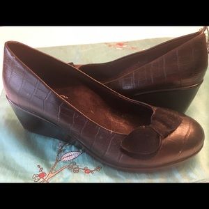 NWOT Vionic Orthoheel Technology Wedge Shoe